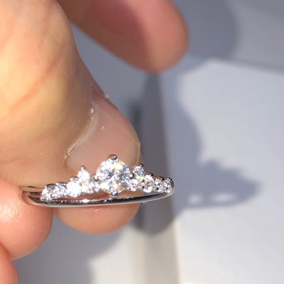 COPY - Moissanite diamond chevon ring in Sterling Silver - Picture 4 of 12